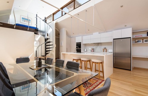 Collingwood Appartement | Oh So Collingwood - Discreetly secluded within an iconic c1880's building.