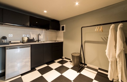 Potos Lit Et Petit-Déjeuner | Oinoelia Luxury Suites & Residence