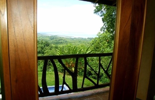 Ballena Maison | Ojochal Maison avec piscine / Ocean View / Privé Jungle Trail & rivière sur 12 acres.