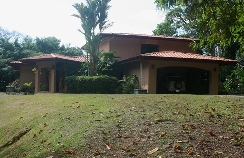 Ballena Maison | Ojochal Maison avec piscine / Ocean View / Privé Jungle Trail & rivière sur 12 acres.