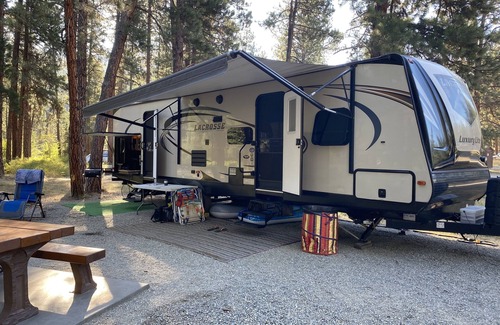 Vernon Maison | Okanagan Lakefront RV w/boat launch in residential/seasonal community.