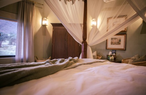 Windhoek Cabine | Okapuka Safari Lodge