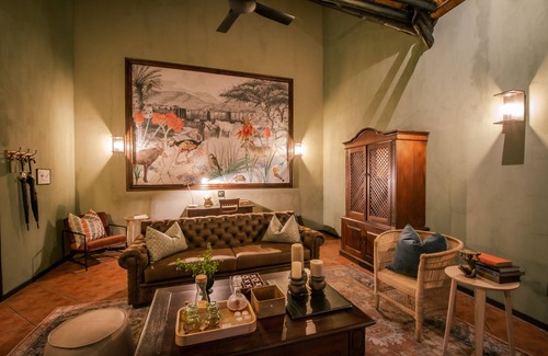 Windhoek Cabine | Okapuka Safari Lodge