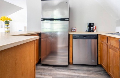 Lincoln Terrace Appartement | OKC 9 · Charming Carriage Cottage from 1920's!