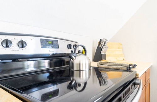 Lincoln Terrace Appartement | OKC 9 · Charming Carriage Cottage from 1920's!