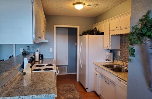 Oklahoma City Maison | OKC - Curtis · Self Check-in-King-Fast wifi-20min 2 anywhere
