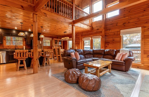 Cavendish Cabine | Okemo Oasis - Cabin: Hot Tub, Fire Pit, Pool Table, Shuffleboard Table, Sledding