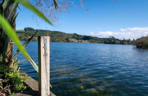 Okere Falls Maison | Okere Jetty Escape - Rotoiti Holiday Home
