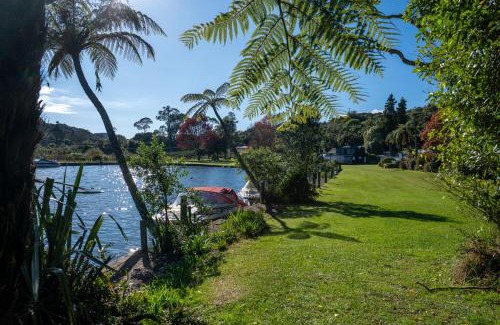 Okere Falls Maison | Okere Jetty Escape - Rotoiti Holiday Home