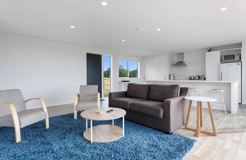 Te Kaha Maison | Okioki Te Kaha Holiday Home
