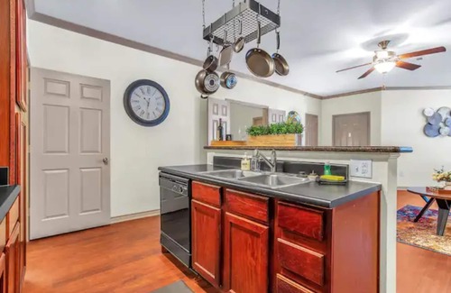 Downtown Oklahoma City Appartement | Oklahoma City "Oasis"🤩 *Pool*Cabanas*Firepit 😃