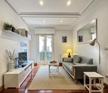 Antiguo Appartement | Olas de Ondarreta - Local Rentss