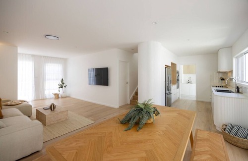 Anna Bay Villa | *NEW* Plunge Pool, Walk to Beach, Olas Villa 6