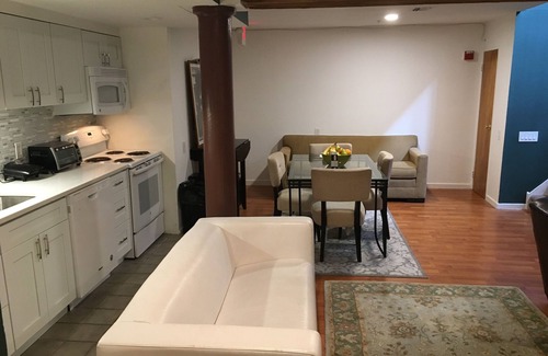 Old City Maison | Old City - Spacious Tri-level Loft