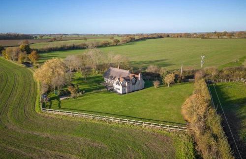 Great Saling Maison | Old Cottage - English Countryside Retreat