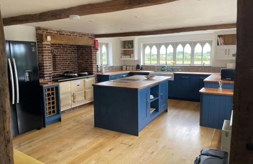 Great Saling Maison | Old Cottage - English Countryside Retreat