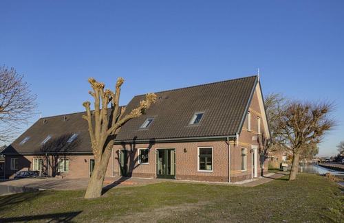 Leidschendam Appartement | Old Dutch stable from about 1890 renovated into apartments