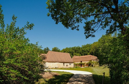 Lanquais Maison | Location d'une propriété périgourdine, au coeur de la forêt. Piscine et tennis