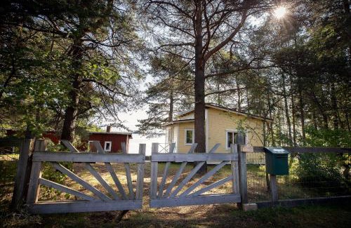 Oulu Chalet De Ski | Old Finnish lakeside cottage with sauna