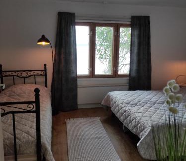 Oulu Chalet De Ski | Old Finnish lakeside cottage with sauna