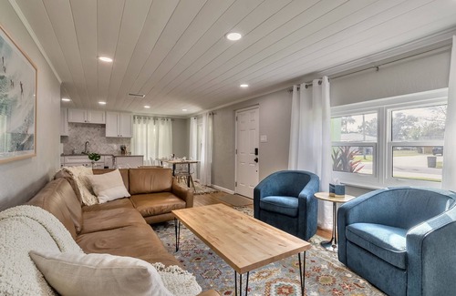 Harbor Oaks Maison | Old Florida Bungalow on Salt Water Canal, Kayak, Paddle Board & Fish