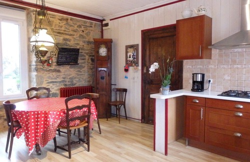 Brasparts Maison | Ancienne maison avec jardin privatif, possibilité d'accueil de chevaux.