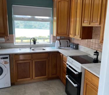 Ring of Kerry Maison | Old lake house