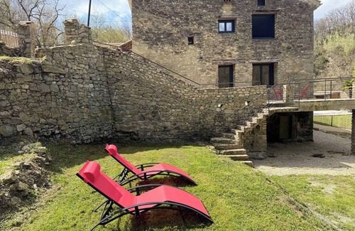 Truinas Maison | Old mill nestled in greenery in Drôme Provençale, hidden from view