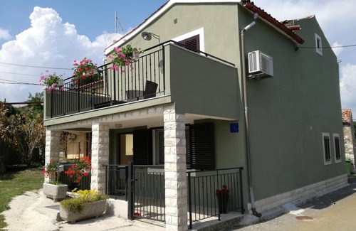 Topid Maison | Maison ancienne rénovée avec piscine privée, romantique, calme, conviviale et familiale