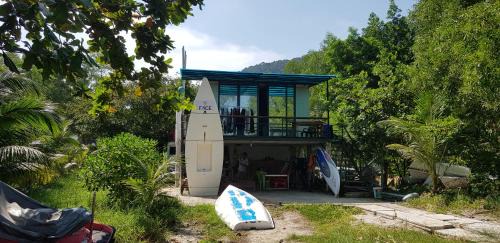 Ham Ninh Maison | Old Sailor's Sunrise Beach Front House