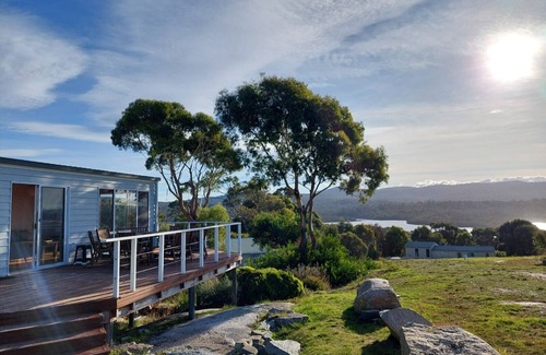 Binalong Bay Maison | Old Salty. (Airbnb)