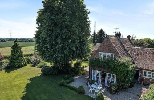Pattiswick Maison | Old school house surrounded by countryside