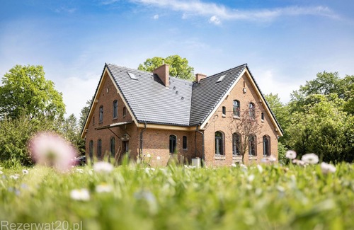 Miroslawiec Appartement | Old School in the Countryside by the Lake Reserve
