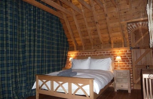 Ringland Maison | Old School meets Contemporary (sleeps 16 to 20)