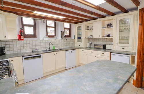 Ravenglass Maison | OLD SCHOOL MUNCASTER HOUSE, pet friendly, with open fire in Holmrook