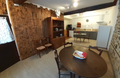 Quillan Maison | old stone village house