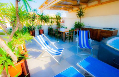 Ladispoli Appartement | Old Style by the sea, roof terrace with pool and kitchen, Ladispoli
