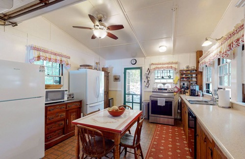 Wolfeboro Maison | Old Time Family Lodge on Winnipesaukee With Gorgeous Sand Beach