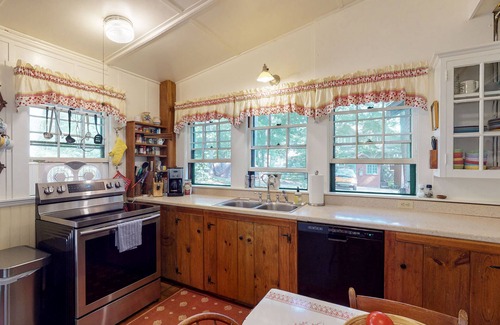 Wolfeboro Maison | Old Time Family Lodge on Winnipesaukee With Gorgeous Sand Beach