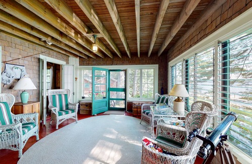 Wolfeboro Maison | Old Time Family Lodge on Winnipesaukee With Gorgeous Sand Beach