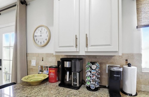 Security Acres Maison | Old Town, Pool, Private Patio, Golf, Traveling Professionals