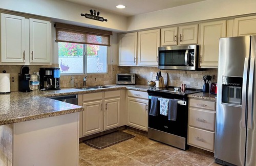 Security Acres Maison | Old Town, Pool, Private Patio, Golf, Traveling Professionals