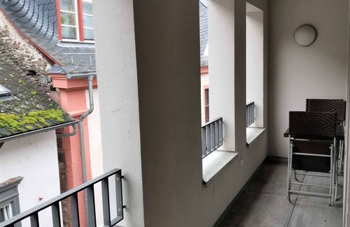 Mainz-Bingen Appartement | Old Town Quarter - Up to 4 or up to 16 Guests- Medieval Charm with Castle View