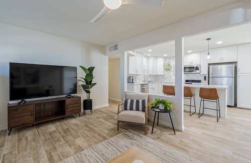 Papago Parkway Maison | Old Town Retreat Luxe Pool & Outdoor Space for Relaxing Getaways