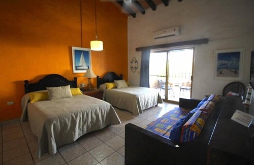 South Hotel Zone Hôtel | Old Vallarta Studio with Tennis Court and Garden