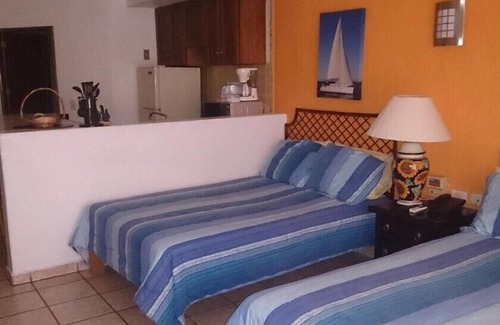 South Hotel Zone Hôtel | Old Vallarta Studio with Tennis Court and Garden