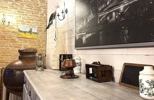 Basseneville Maison | Old warm and bright Cider Cellar