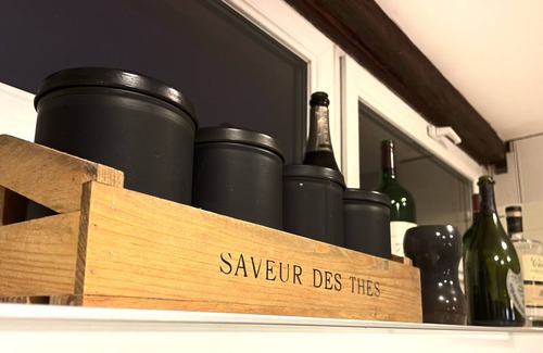 Basseneville Maison | Old warm and bright Cider Cellar