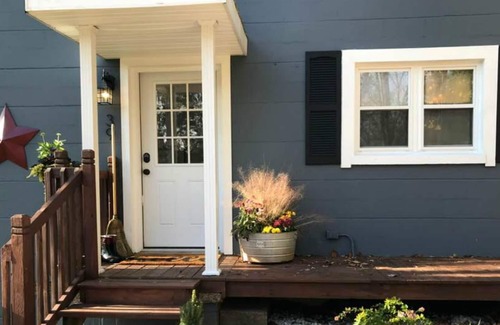 Cross Lanes Cottage | Chalet Country-Chic de Old Woodland Acres