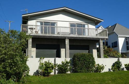 Waikanae Maison | Olde Beach Villa